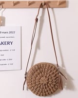 ‎ شنطة نسائية بتصميم ملفت