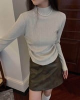 ‎ بلوزة نسائية الفي اند كو بتصميم عصري بلون بيج