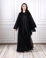 ‎ عباية نسائية زايروس أنيقة بلون أسود