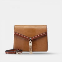 ‎ شنطة زايروس النسائية بتصميم تقليدي باللون البني...