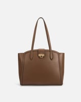 ‎ شنطه آن نسائيه عمليه باللون البني | NLH031F0701