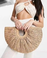 ‎ شنطة نسائية بتصميم أنيق بلون بني