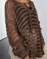 ‎ بلوزة نسائية الفي اند كو بتصميم عصري بلون بني