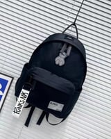 ‎ شنطة ظهر بتصميم عملي بلون أسود