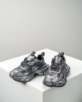 ‎ حذاء نسائي مميز باللون الأسود