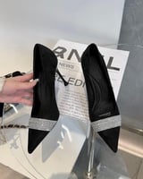 ‎ حذاء نسائي بكعب عالي باللون الأسود