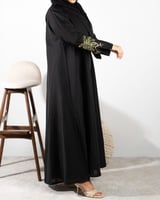 ‎ عباية نسائية الفي اند كو بتصميم أنيق بلون أسود