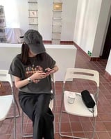 ‎ تي شيرت نسائي باللون الرمادي