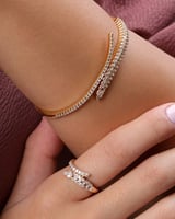 ‎ طقم نسائي فينشي أنيق بلون ذهبي