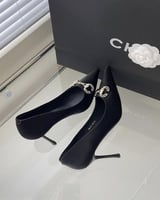 ‎ حذاء نسائي بكعب أنيق بلون أسود