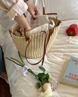 ‎ شنطة نسائية بتصميم عصري