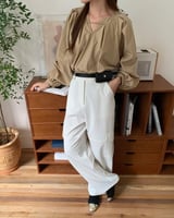 ‎ بلوزة نسائية الفي اند كو بتصميم أنيق بلون بني