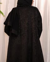 ‎ عباية نسائية آن بتصميم أنيق بلون أسود