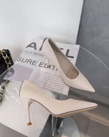 ‎ حذاء نسائي بكعب كلاسيك بلون أبيض