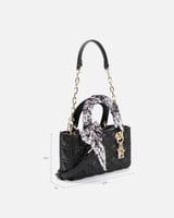 شنطة نسائية الفي اند كو بجلد بارز بلون أسود