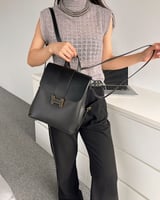 ‎ شنطة ظهر نسائية جلد بلون أسود