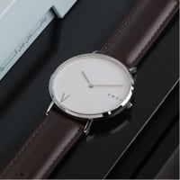 ساعة آن النسائية بسير من الجلد بلون بني