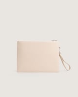 شنط باوتش آن تعبر عن هويتك بلون بيج