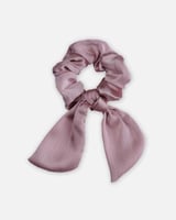 ربطة مطاطية للشعر بلون وردي