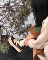 ‎ حذاء نسائي عملي باللون البيج والبني