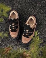 ‎ حذاء نسائي عملي باللون الأسود و البني