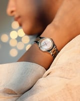 ‎ ساعة نسائية من فنشي بلون ذهبي وفضي