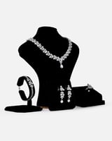 ‎ طقم نسائي فاخر بلون فضي