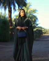 ‎ شنطة نسائية من الجلد باللون الأسود