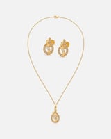 ‎ طقم نسائي أنيق باللون الذهبي