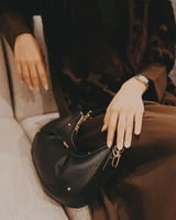 شنطة نسائية الفي اند كو من الجلد بلون أسود