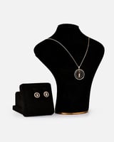 ‎ طقم نسائي أنيق بلون ذهبي