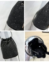 ‎ شنطة نسائية بلون أسود لامع