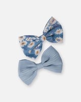 مشبكين للشعر بشكل فيونكة بلون أزرق ومشجر