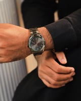 ‎ ساعة رجالية إلڤي ستيل بلون رمادي