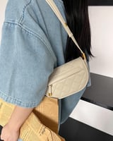 ‎ شنطة نسائية من الجلد بلون بيج