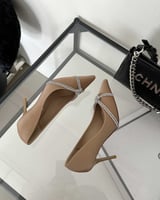 ‎ حذاء نسائي بكعب عالي باللون البني