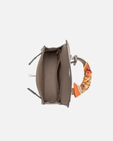 شنطة نسائية الفي اند كو بتصميم عصري بلون بني