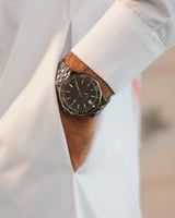 ‎ ساعة رجالية من فنشي بلون رمادي