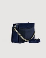  شنطة نسائية من الجلد باللون الأزرق