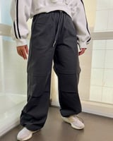 ‎ بنطلون نسائي الفي اند كو بتصميم عملي بلون رمادي