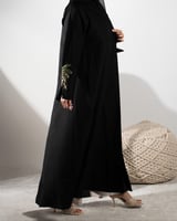 ‎ عباية نسائية الفي اند كو بتصميم أنيق بلون أسود