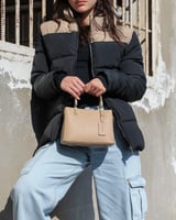 ‎ شنطة نسائية باللون البني