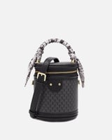 ‎ شنطة نسائية بتصميم عصري بلون أسود