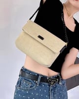 ‎ شنطة نسائية بتصميم أنيق بلون بيج