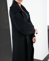 ‎ كوت نسائي الفي اند كو عصري باللون الأسود