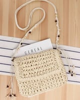 ‎ شنطة نسائية عصرية بلون بيج