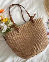 ‎ شنطة نسائية بتصميم عصري