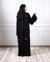 ‎ عباية نسائية زايروس باللون الأسود