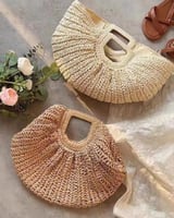 ‎ شنطة نسائية بتصميم أنيق بلون بني