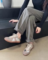 ‎ حذاء نسائي أنيق باللون الفضي